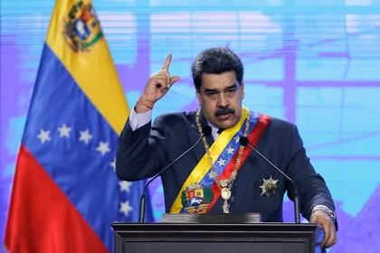 Maduro Anuncia "Acción Defensiva" en Medio de Tensiones con el Reino Unido y Guyana