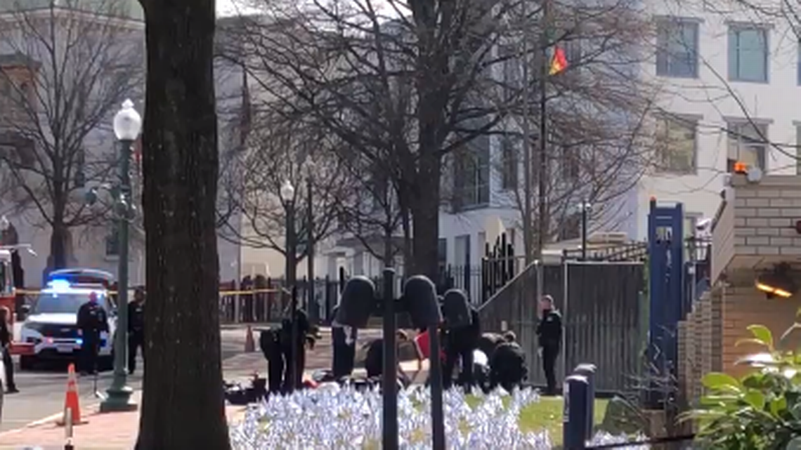 Tragedia en Washington: Miembro de la Fuerza Aérea de EE. UU. Se Prende Fuego en Protesta