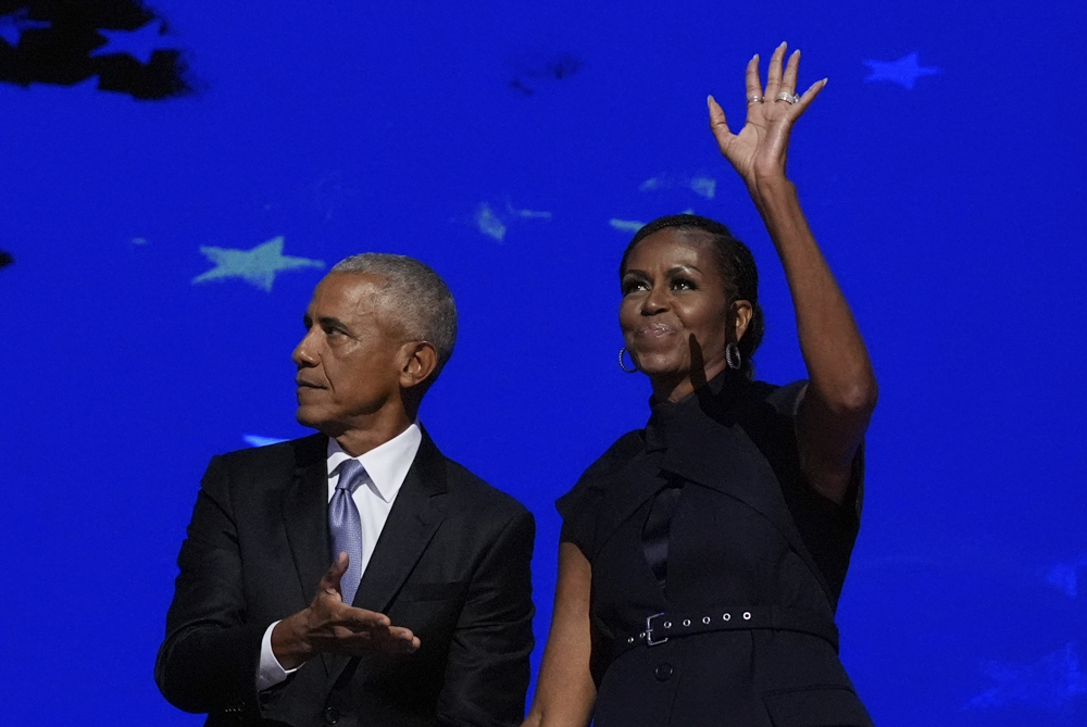Barack y Michelle Obama Encienden la Convención Nacional Demócrata con Poderosos Discursos contra Trump
